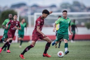 Zagueiro Gabriel, durante jogo-treino