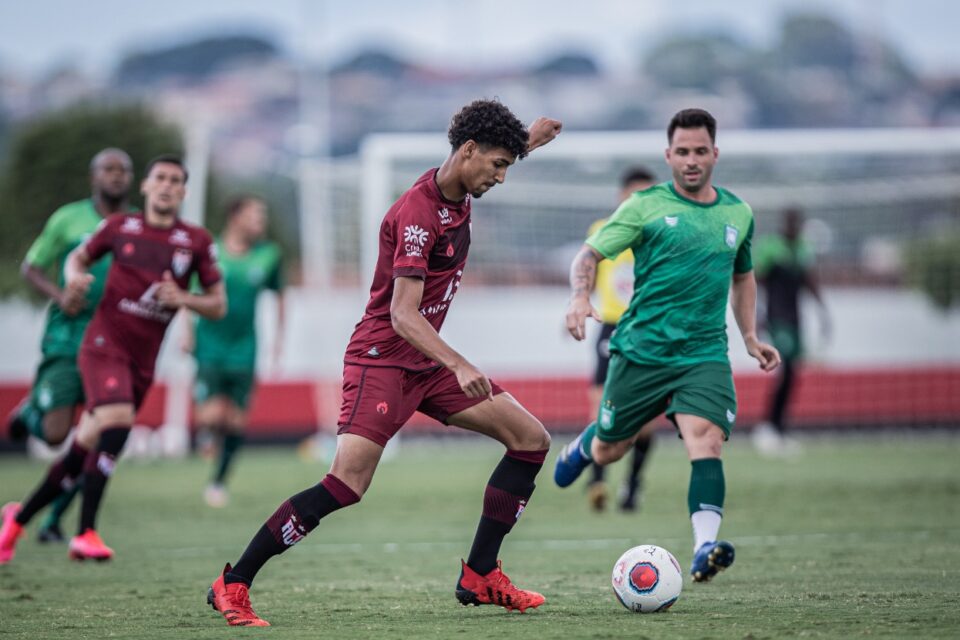 Zagueiro Gabriel, durante jogo-treino