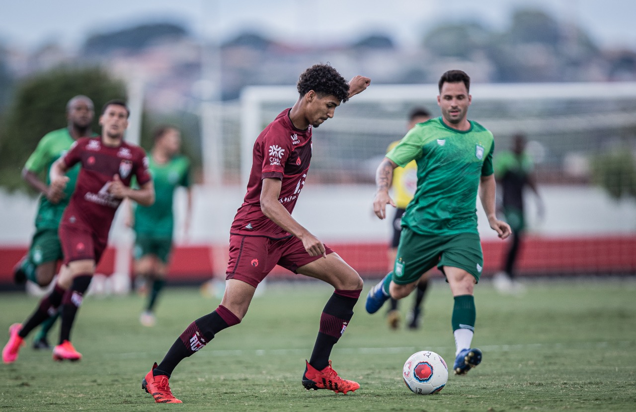 Zagueiro Gabriel, durante jogo-treino