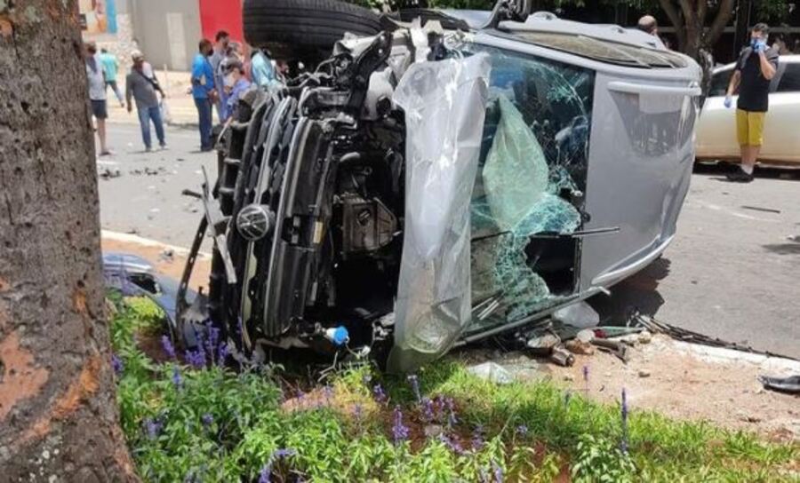 Servidora do Ministério da Saúde fica ferida após acidente de carro em Goiânia