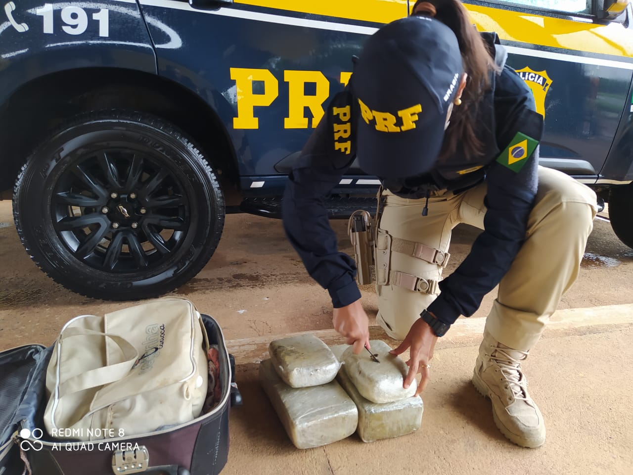 PRF prende três pessoas por tráfico de drogas na região metropolitana de Goiânia (Foto: PRF)