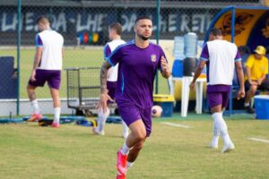 Atacante Odilávio no Retrô