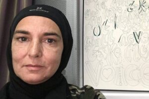Cantora acusa serviço de saúde mental de não assumir a responsabilidade. Sinead O'Connor nunca perdoará governo da Irlanda por morte de filho