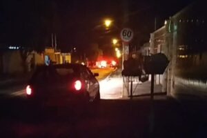 Dois suspeitos de roubar residência morrem em confronto com a PM (Foto: Leitro