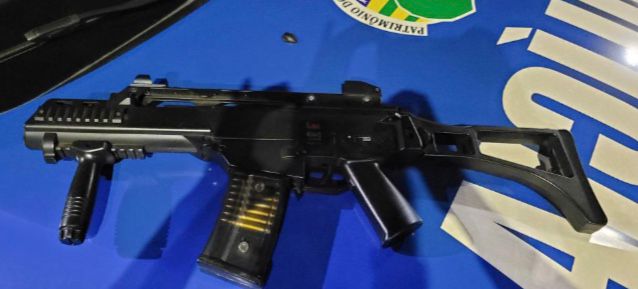 Simulacro foi apreendido em uma residência do Residencial Vale do Sol (Foto: Divulgação-PM)