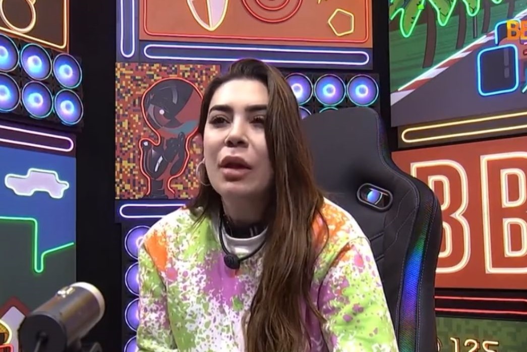 Sertaneja já entrou no programa cancelada e está no primeiro paredão. BBB 22: Naiara Azevedo desiste de sair do reality e pede perdão; vídeo