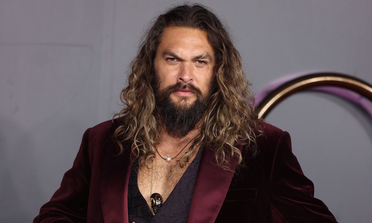 O post levou os internautas ao delírio Jason Momoa posta vídeo usando tanga e deixa bumbum à mostra; assista