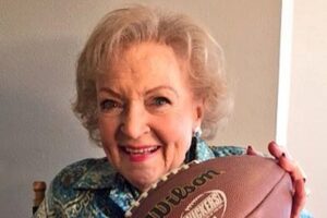 George Takei, Viola Davis e mais famosos lamentam morte de Betty White