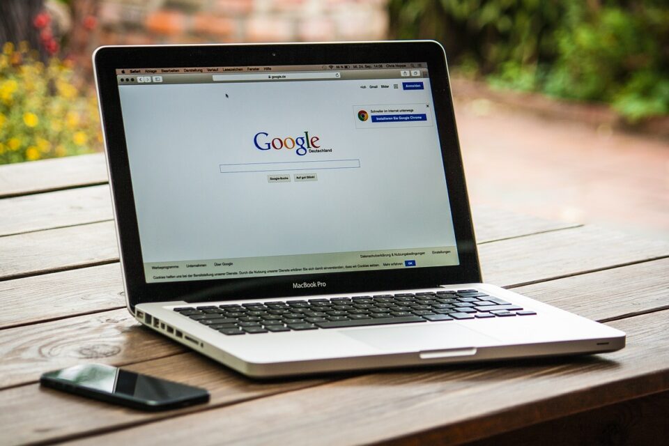 Google vai apagar visitas a clínicas de aborto do histórico de usuários nos EUA