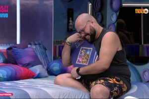 SBT comemora liderança de Tiago Abravanel no BBB e Globo comenta