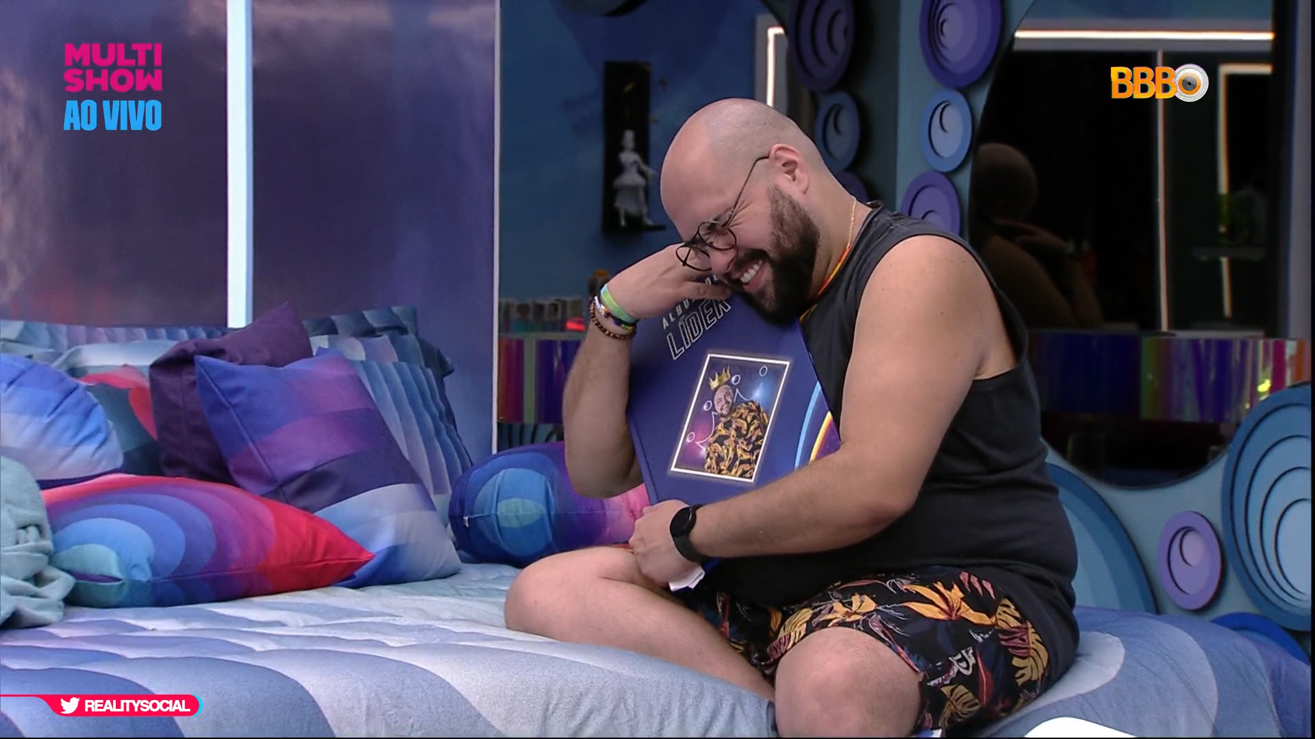 SBT comemora liderança de Tiago Abravanel no BBB e Globo comenta