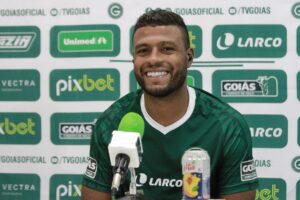 Volante Auremir em apresentação no Goiás