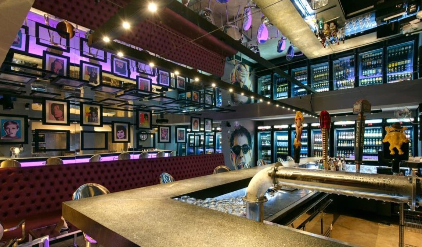 A música na casa prioriza o rock dos anos 60 e 70