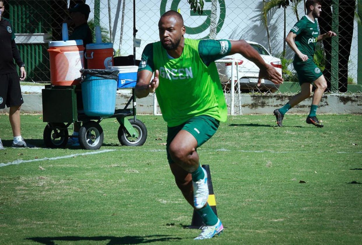 Reynaldo treinando no Goiás