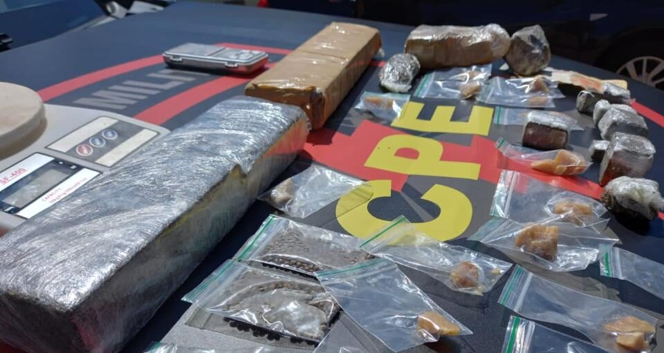 Ilícitos apreendidos pela PM no Jardim Nova Alexandrina (Foto: Divulgação/CPE)