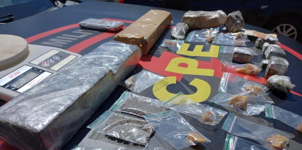 Ilícitos apreendidos pela PM no Jardim Nova Alexandrina (Foto: Divulgação/CPE)