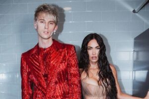 Megan Fox sangue Machine Gun Kelly Atriz garante que casal tem costume apenas para rituais. Megan Fox diz que bebe sangue de Machine Gun Kelly de vez em quando