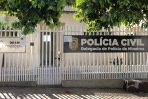 Ladrão agride mulher por ela não ter celular para entregar durante assalto, em Morrinhos