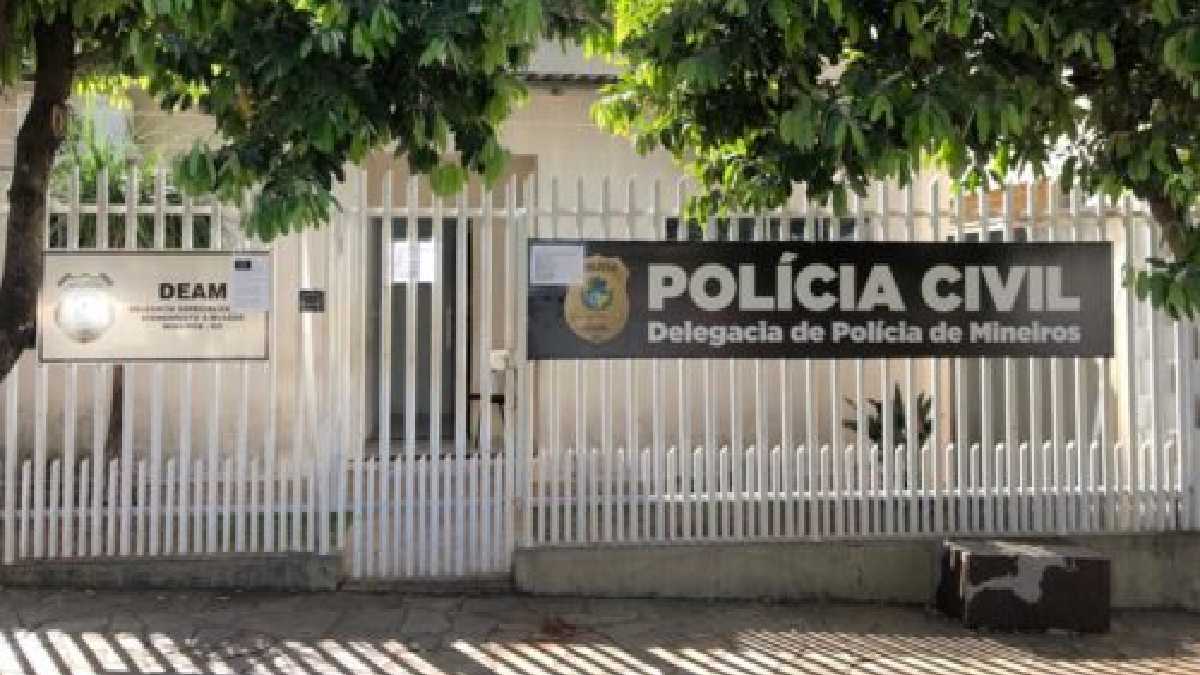 Ladrão agride mulher por ela não ter celular para entregar durante assalto, em Morrinhos