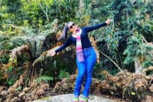 Mulher posta foto de viagem, perde prisão domiciliar e alega ser '#tbt'