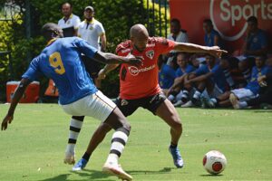Patrick em jogo-treino do São Paulo