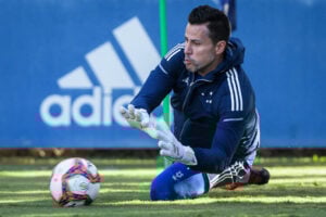 Goleiro Fábio treinando no Cruzeiro