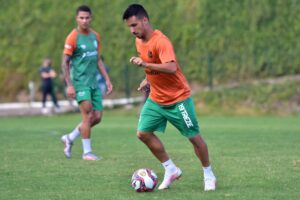 Matheuzinho durante treino no Juventude