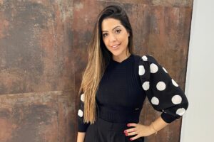 Irmã da participante diz que família se orgulha de seu jogo e alfineta Arthur. BBB 22 Laís atuou contra Covid e perdeu o pai