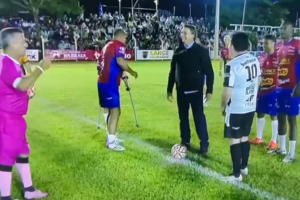 Jair Bolsonaro marca presença em evento solidário de Marrone, em Buriti Alegre