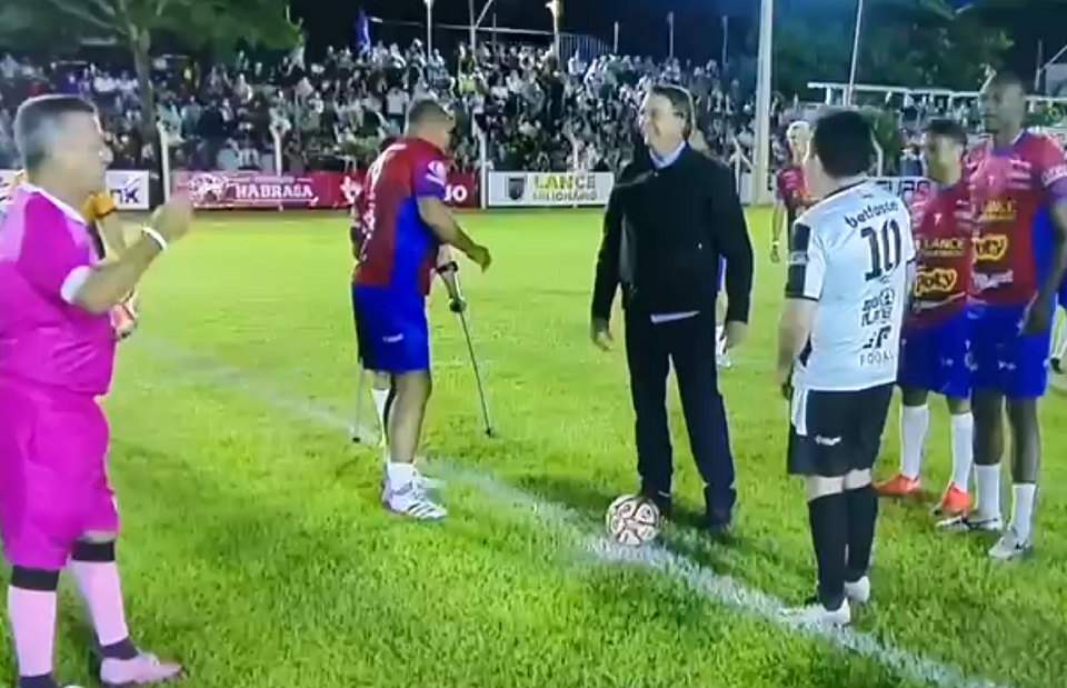 Jair Bolsonaro marca presença em evento solidário de Marrone, em Buriti Alegre