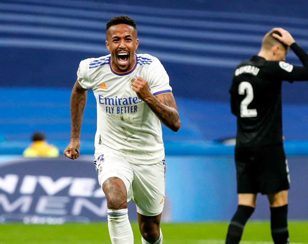 Eder Militão comemorando gol