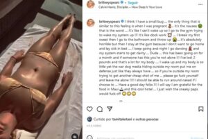 Britney Spears posa de biquíni e xinga fotógrafos