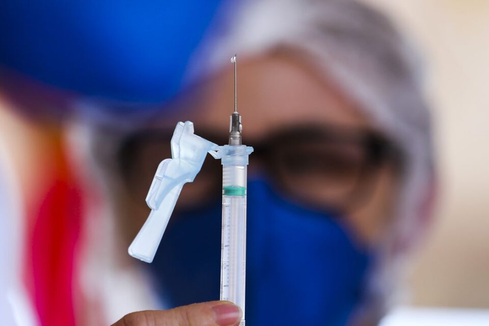 Mortes por covid-19 no Brasil chegam a 622,2 mil