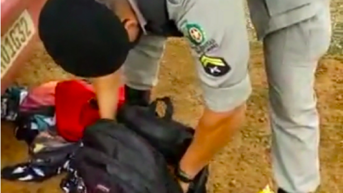 Os militares relatam que as drogas estavam seladas a vácuo dentro dos compartimentos, de forma fina e achatada