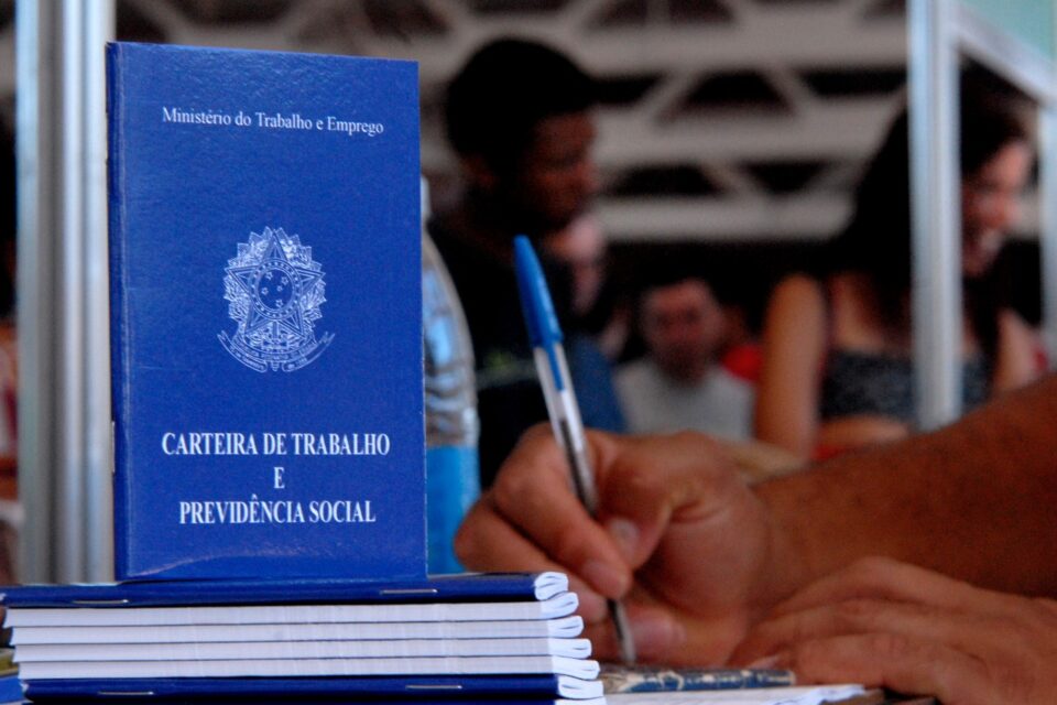 Aparecida disponibiliza 756 vagas de emprego (Foto: Marcello Casal Jr - ABr)