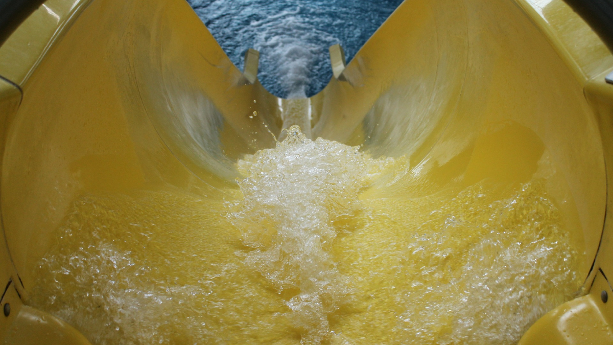 O Corpo de Bombeiros de Goiás emitiu um alerta sobre visitas em parque aquáticos e o uso de toboáguas de modo geral. A recomendação aconteceu logo após um acidente ocorrido no último domingo (10), em que um garoto de apenas 8 anos de idade morreu por ter caído de um toboágua de cerca de 10 metros de altura, no parque DiRoma Splash, em Caldas Novas. O brinquedo, no entanto, não estava disponível para uso.