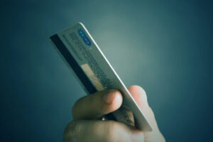 Justiça de Alto Paraíso manda banco inserir nome social de cliente transexual em serviços e produtos