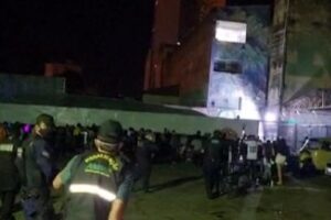 A Fiscalização encerrou, na madrugada deste sábado (26), uma festa clandestina com mais de 300 pessoas no Beco da Codorna, em Goiânia. (Foto: divulgação/Seplanh)