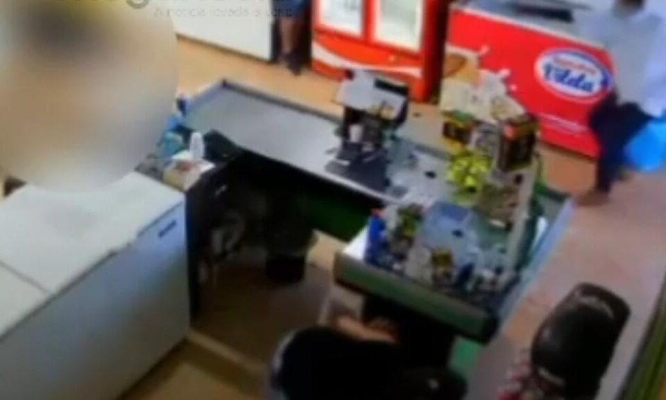 Homem morre após ser atingido por cerca de seis disparos