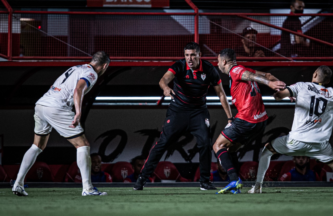 Eduardo Souza orientando Wellington Rato