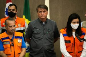 Bolsonaro diz que faltou 'visão de futuro' a quem construiu casa em área de risco