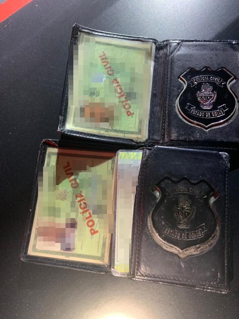 Carteiras funcionais de policiais civis do GT-3 investigados por sequestro e extorsão de dono de cassino em Alto Paraíso