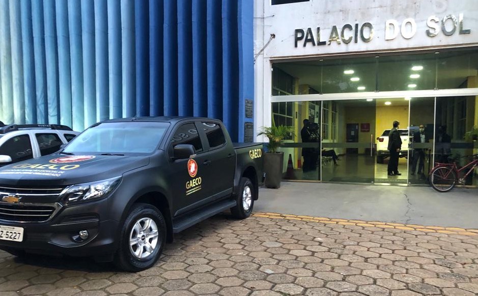 Uma operação do Ministério Público cumpre 25 mandados de busca e apreensão contra suspeitos de desviar recursos públicos em Jaraguá. (Foto: divulgação/MP)