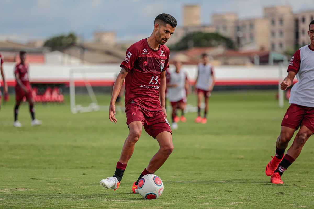 Jorginho em treino do Atlético Goianiense