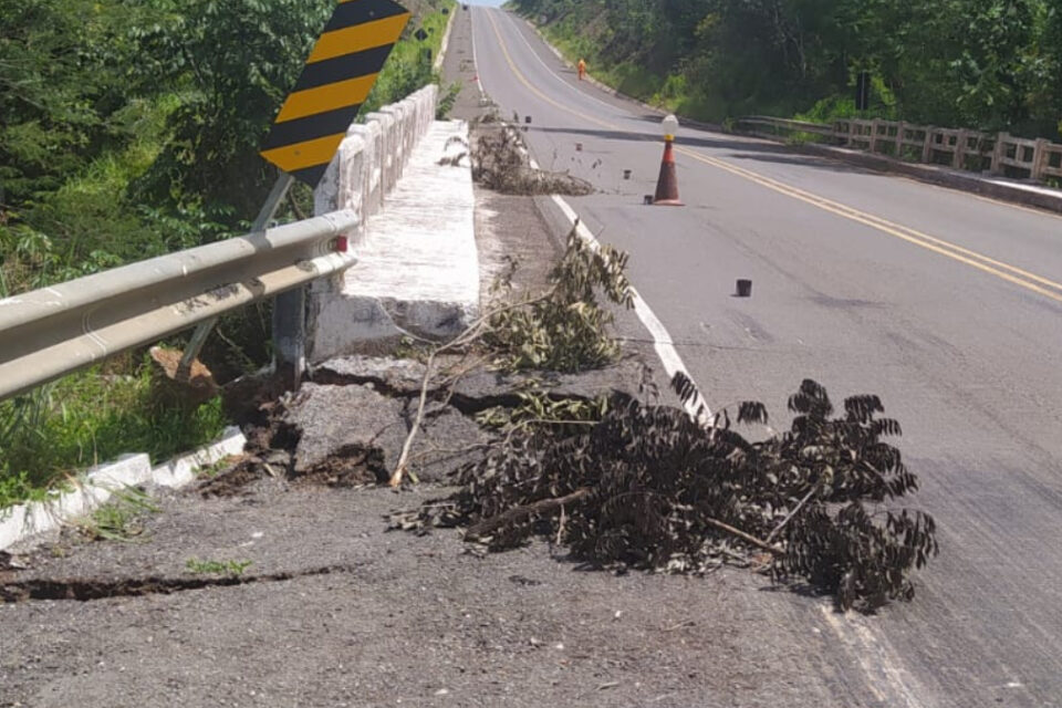 BR-414 é interditada após chuva comprometer ponte do Rio Valentins, em Niquelândia
