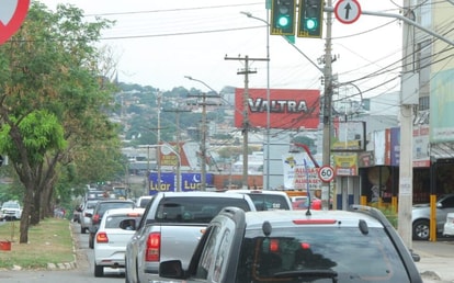 Justiça suspende lei que altera nome da avenida Castelo Branco para Agrovia Iris Rezende, em Goiânia