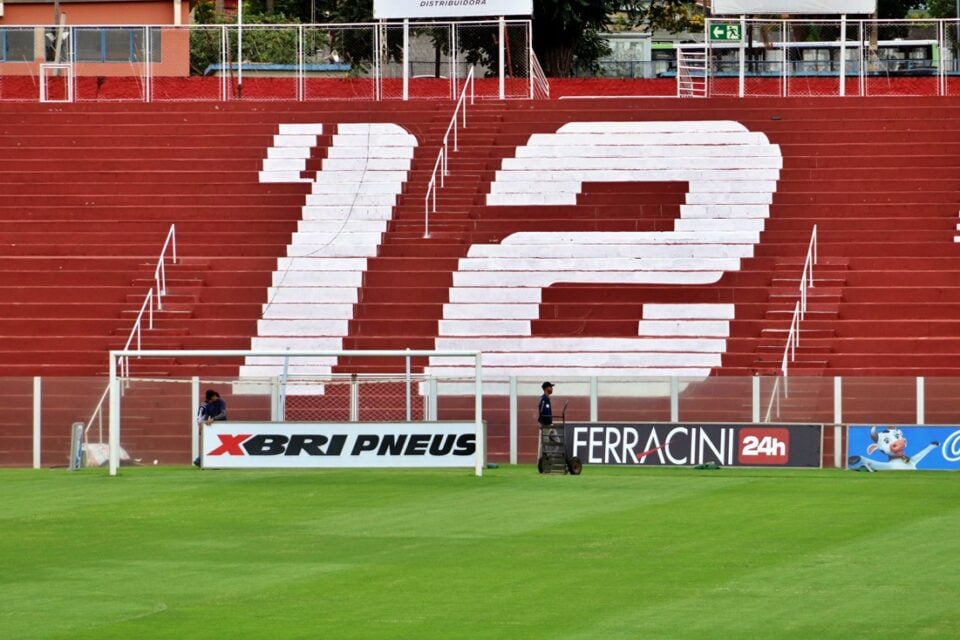 Arquibancada do estádio Onésio Brasileiro Alvarenga