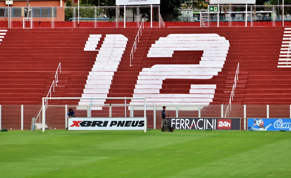 Arquibancada do estádio Onésio Brasileiro Alvarenga