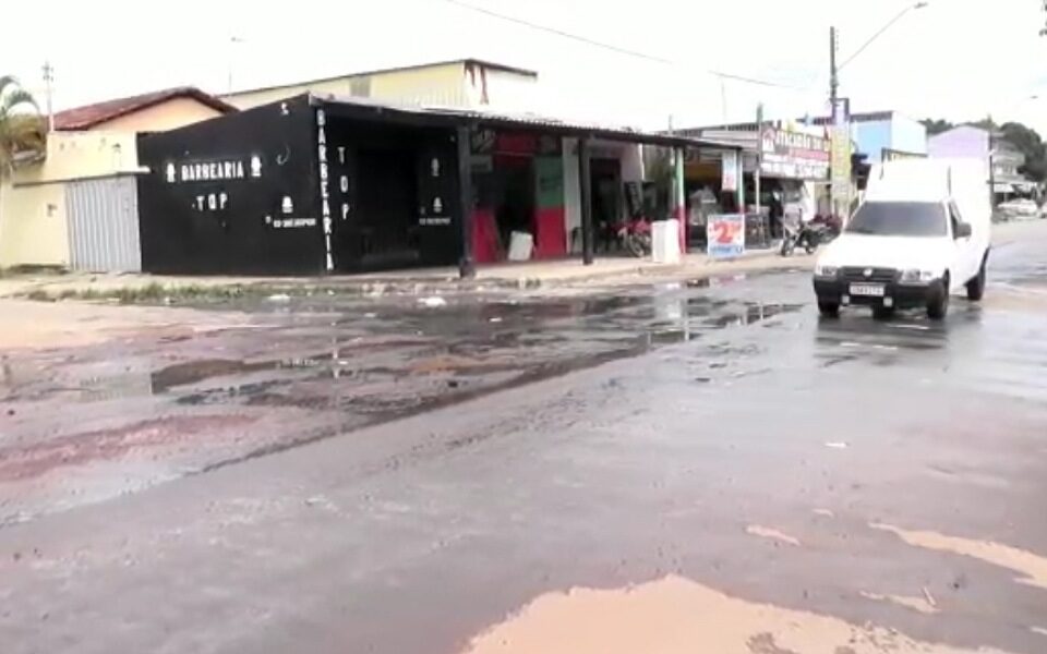 Moradores reclamam de vazamento de esgoto no Setor Colina Azul em Aparecida
