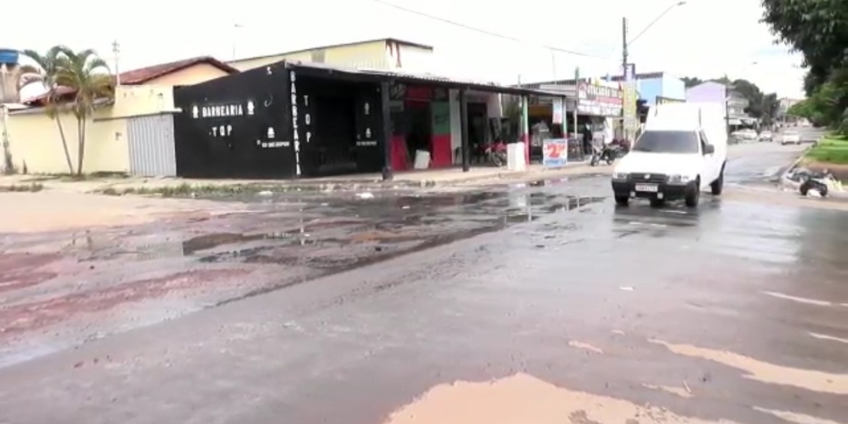 Moradores reclamam de vazamento de esgoto no Setor Colina Azul em Aparecida
